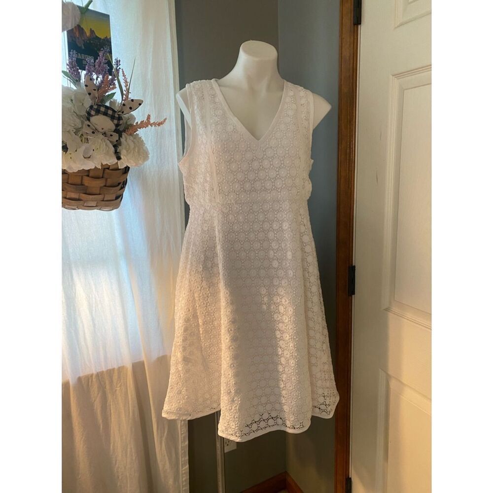 Pea in The Pod Maternity White Sleeveless Eyelet V-Neck Dress